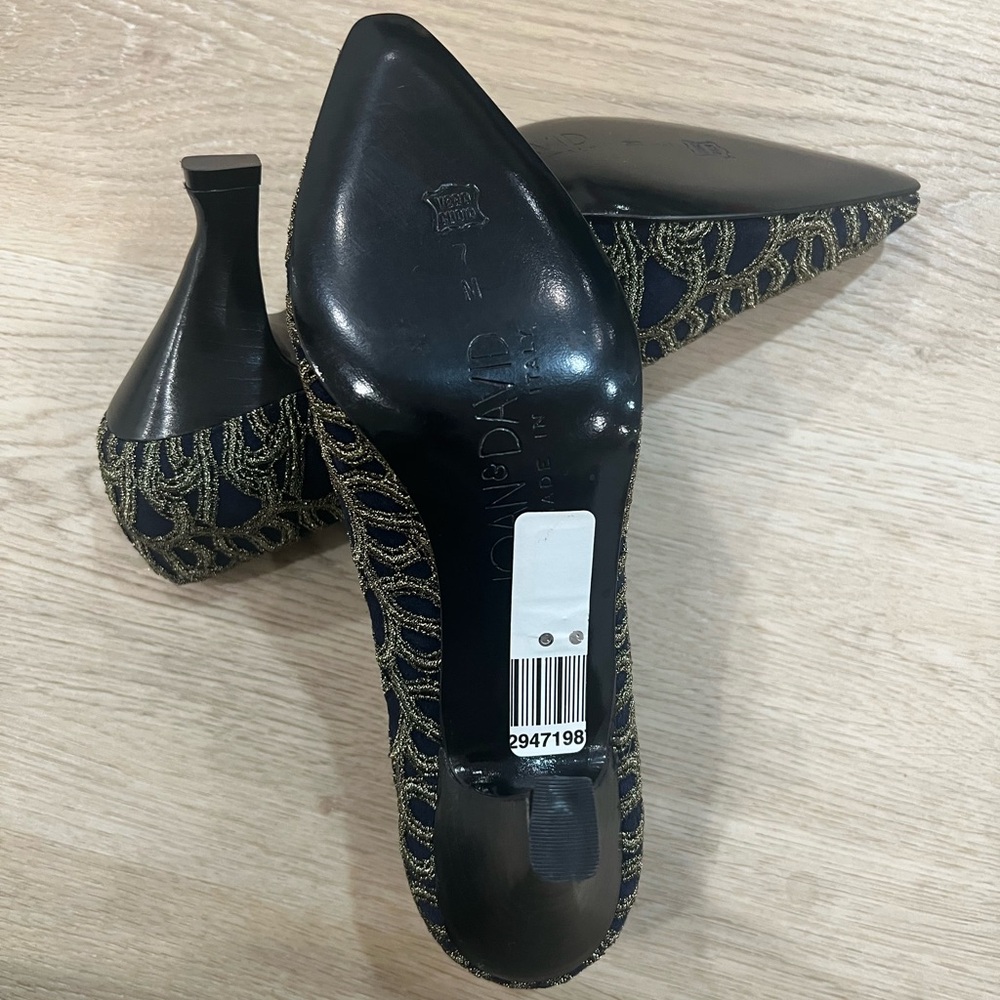 Joan & David Shoes - Picture 4 of 4